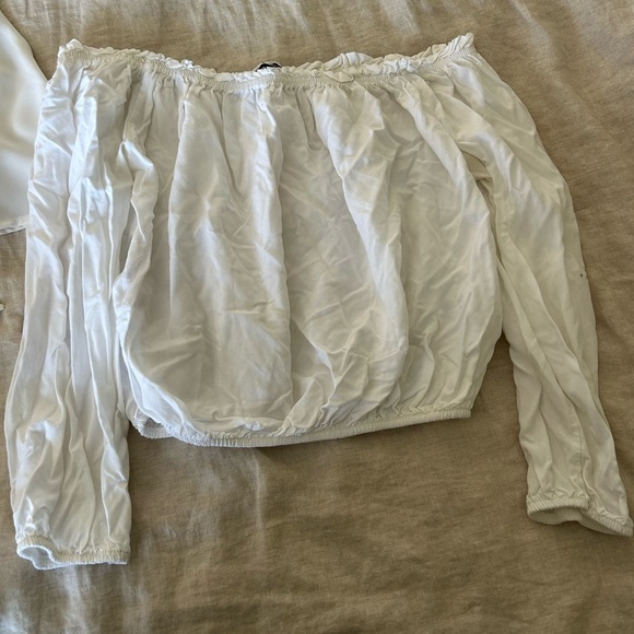 Brandy Melville off the shoulder top bundle - Picture 8 of 8